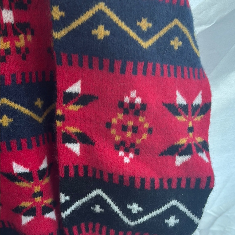 Source Unknown Red Patterned Crew Neck Sweater - Picture 2 of 3